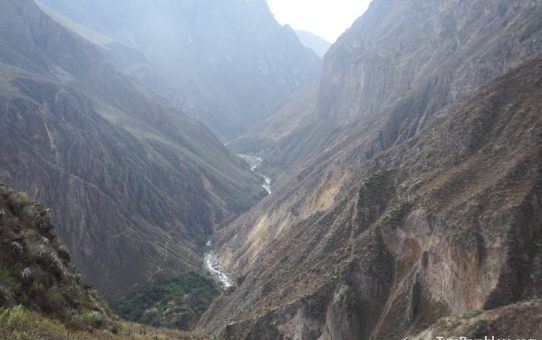 Into the Colca Canyon – and back out